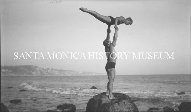smhm_acrobat_bw smhm_acrobat_bw